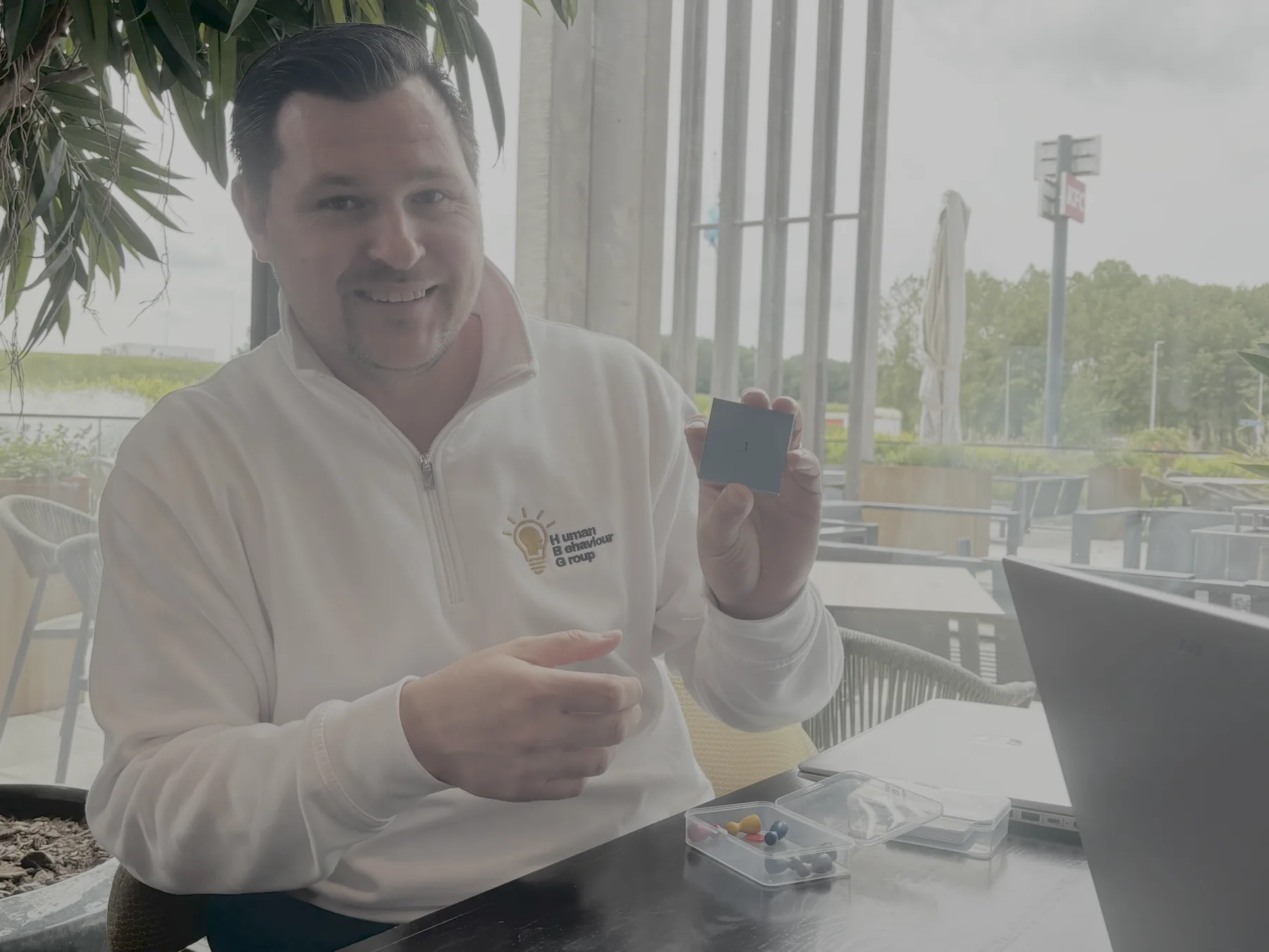 Trainer faciliteert een Belangenkompas sessie