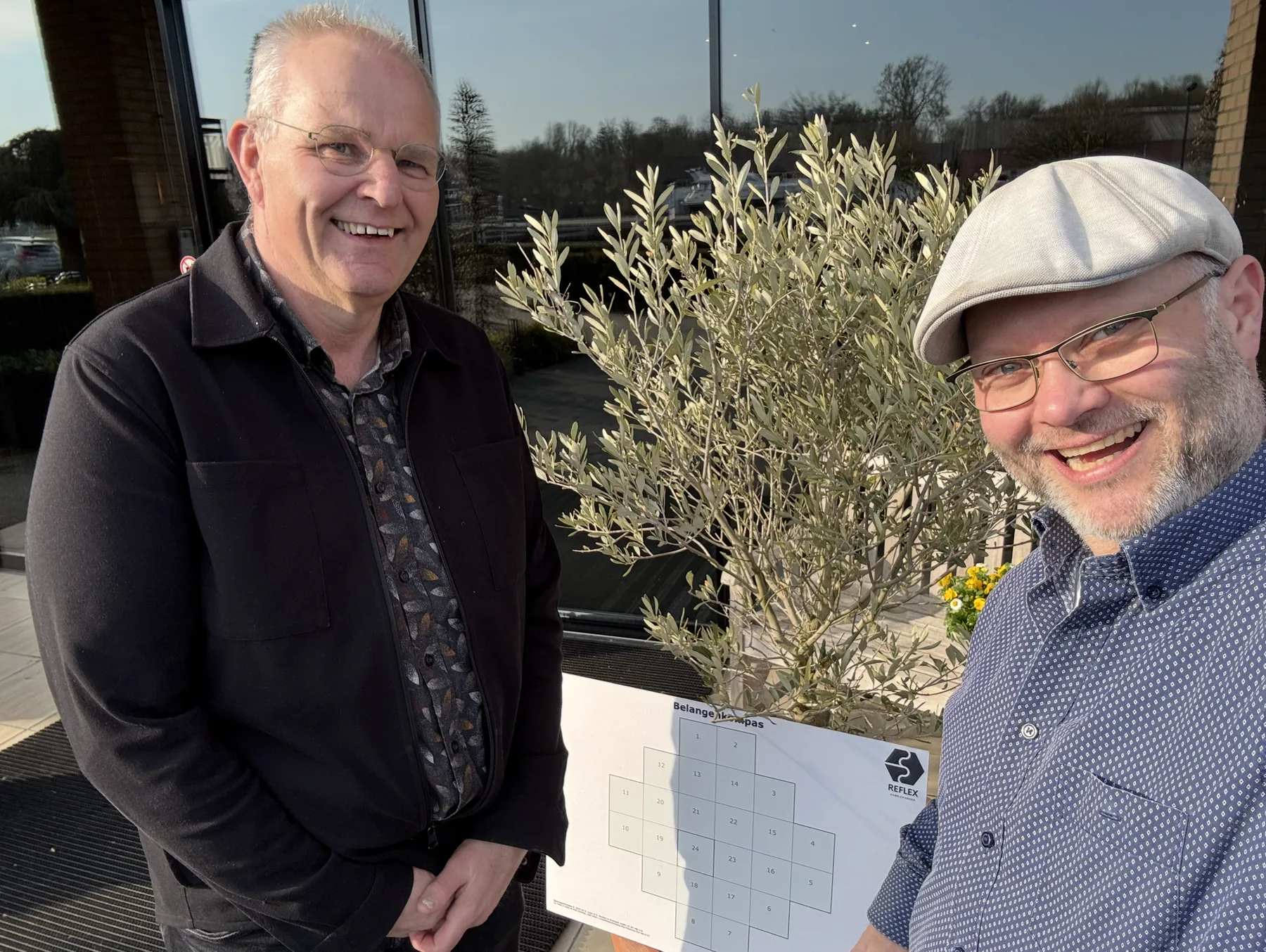Peter Jantz en Theo Brack van HBG met het Belangenkompas